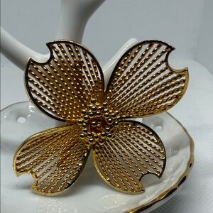 Elegant big vintage 4 leaf dogwood style Gold Flower Brooch waffle open work pin
